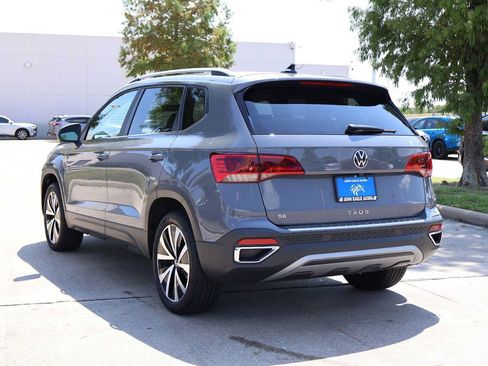 Used 2024 Volkswagen Taos SE w/ MDO Package FWD image 4