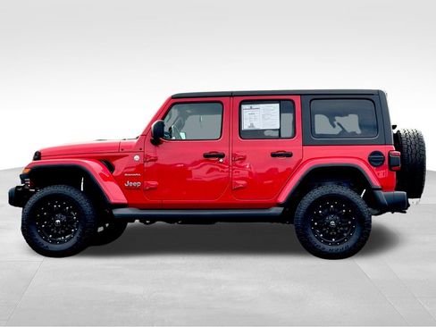 Used 2018 Jeep Wrangler Unlimited Sahara AWD/4WD image 4