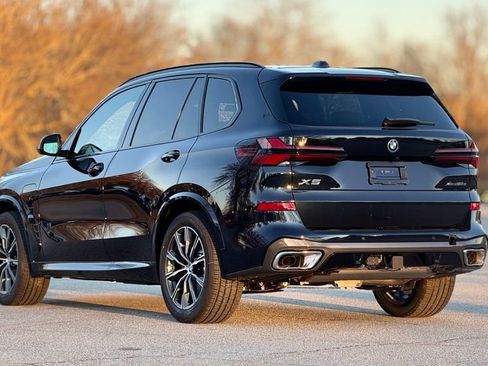 New 2026 BMW X5 xDrive50e image 4