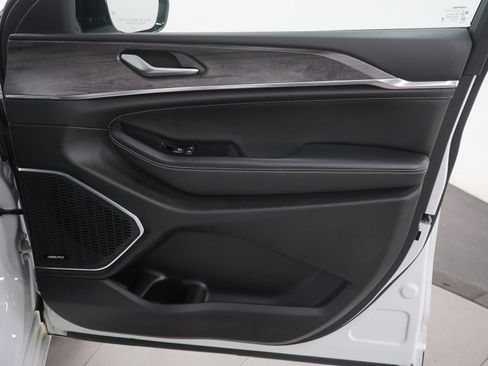 Used 2024 Jeep Grand Cherokee L Overland image 14