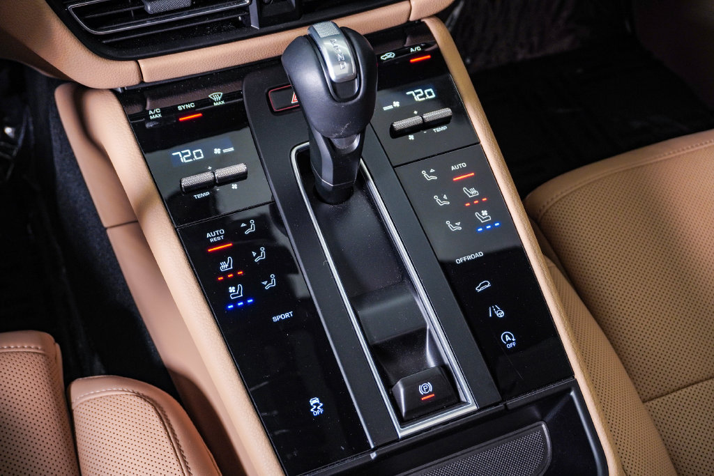 Certified 2026 Porsche Macan AWD/4WD image 24