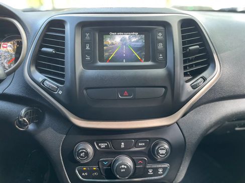 Used 2015 Jeep Cherokee Latitude FWD image 20