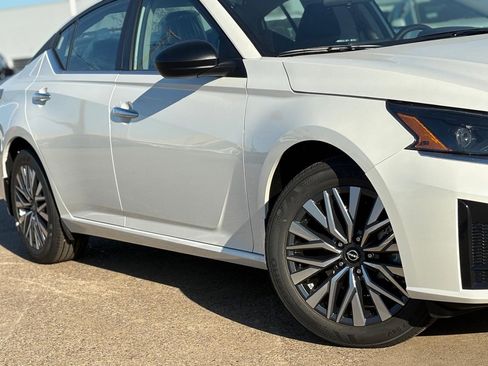 New 2025 Nissan Altima 2.5 SV image 4