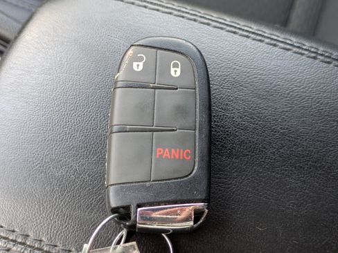 Used 2024 Jeep Compass Latitude AWD/4WD image 32