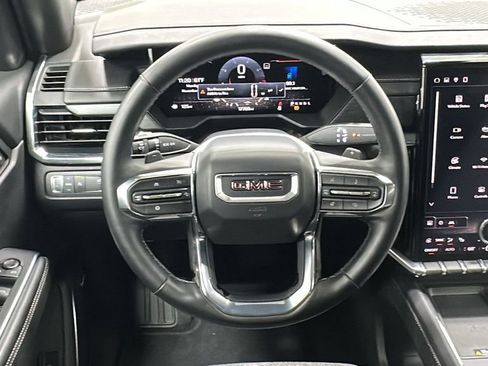 Used 2025 GMC Acadia Elevation image 12