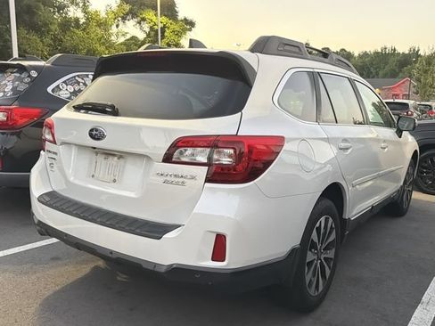 Used 2017 Subaru Outback 2.5i Limited AWD/4WD image 4