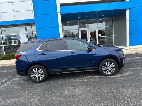 Used 2023 Chevrolet Equinox LT image 3