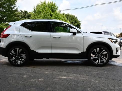 Used 2024 Volvo XC40 B5 Plus w/ Protection Package Premier AWD/4WD image 8