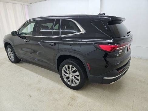 Used 2025 Buick Enclave Preferred AWD/4WD image 17