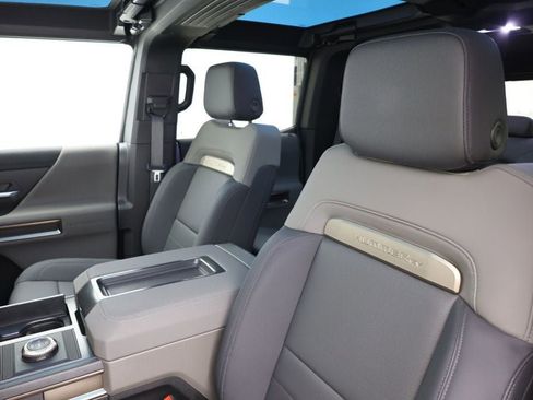Used 2025 GMC Hummer EV 3X w/ LPO, Illumination Package AWD/4WD image 18