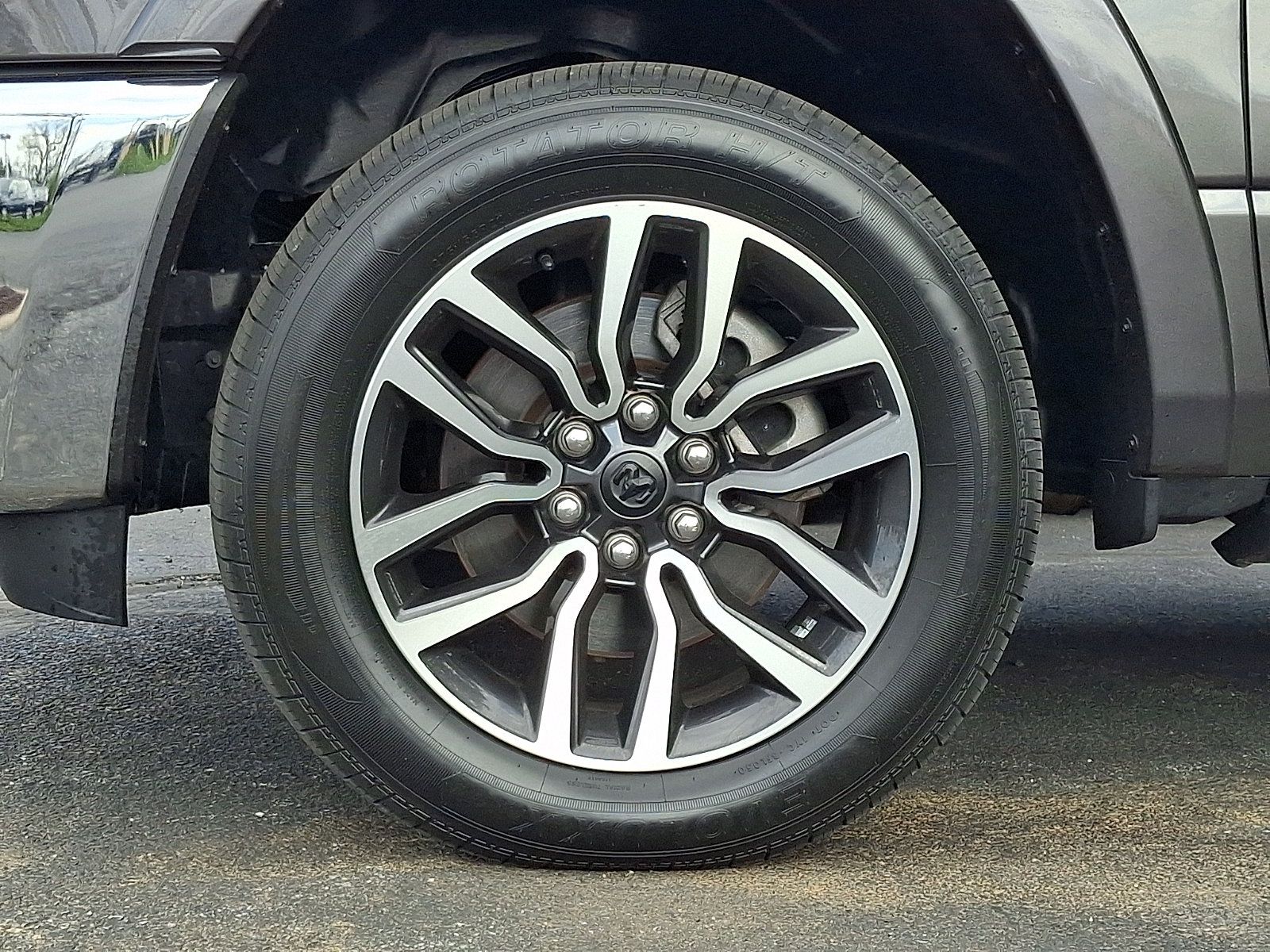 Used 2025 RAM 1500 Limited AWD/4WD image 5
