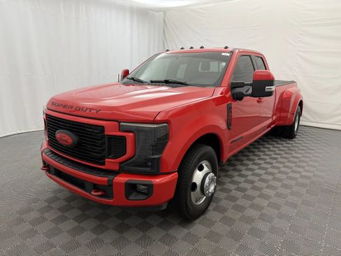 Used 2022 Ford F350 Lariat w/ Lariat Value Package RWD image 2
