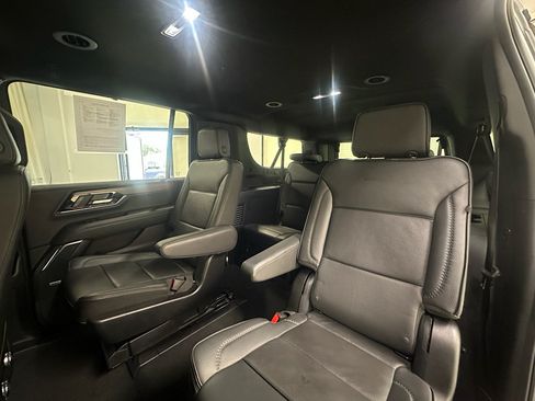 Used 2025 GMC Yukon XL Denali AWD/4WD image 19