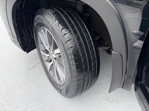 Used 2017 Toyota Highlander XLE image 26