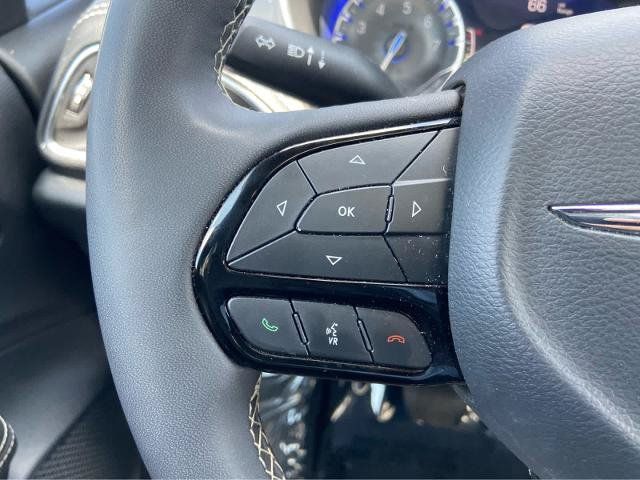 Used 2025 Chrysler Pacifica Limited FWD image 26