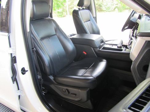 Used 2022 Ford Expedition XLT RWD image 26