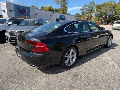 Used 2019 Volvo S90 T5 Momentum image 3