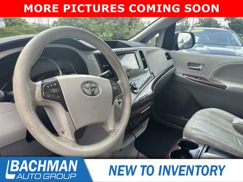 Used 2011 Toyota Sienna XLE FWD image 12