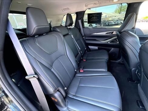 Certified 2026 INFINITI QX60 Luxe w/ Family Package FWD image 39