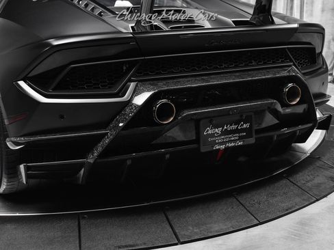 Used 2018 Lamborghini Huracan Performante image 36