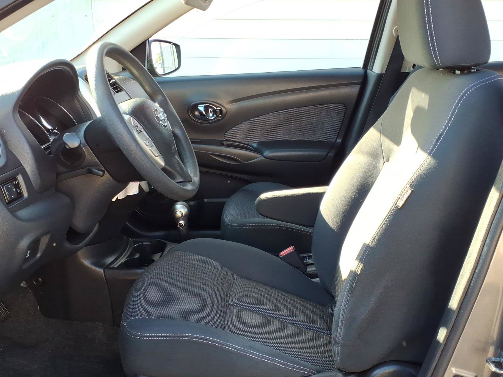 Used 2016 Nissan Versa SV FWD image 7