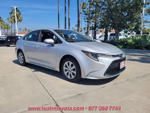 Certified 2022 Toyota Corolla LE image 2