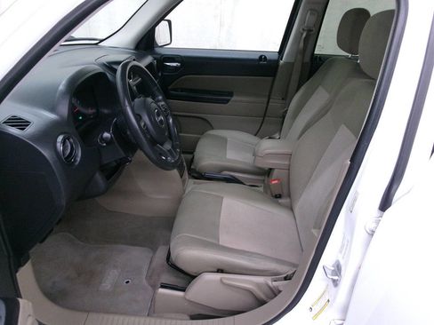 Used 2012 Jeep Patriot Latitude w/ Sun/Sound Group AWD/4WD image 15