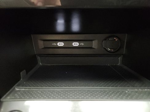 Certified 2023 Volkswagen Tiguan SE R-Line image 24