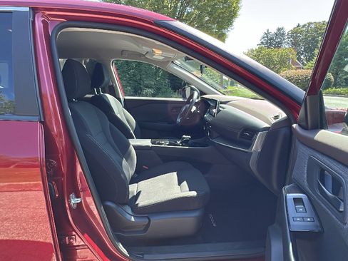 Certified 2023 Nissan Rogue S image 21