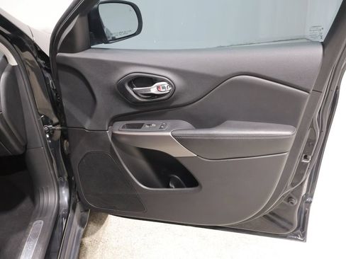 Used 2021 Jeep Cherokee Limited AWD/4WD image 23