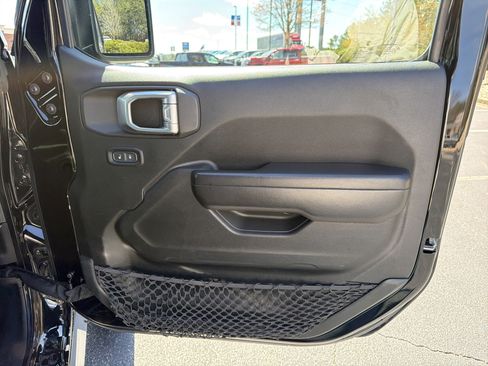 Used 2020 Jeep Gladiator Sport image 14