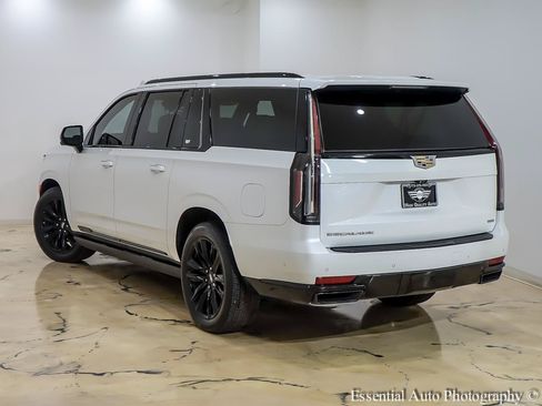 Used 2021 Cadillac Escalade ESV Sport w/ Driver Assist Tech Package AWD/4WD image 10
