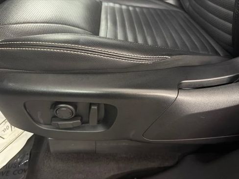 Used 2024 Land Rover Discovery S AWD/4WD image 9