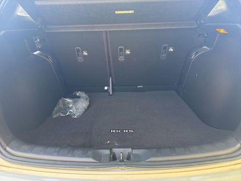 Used 2023 Nissan Kicks SR w/ SR Premium Package FWD image 7