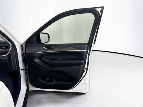 Used 2023 Jeep Grand Cherokee L Limited image 35