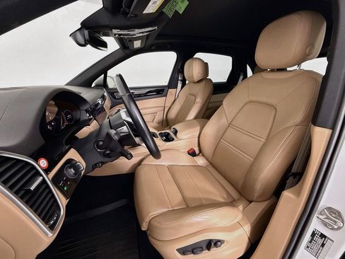 Certified 2022 Porsche Cayenne Platinum Edition AWD/4WD image 5