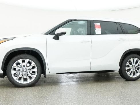 New 2026 Toyota Highlander Limited AWD/4WD image 6