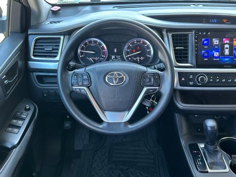 Used 2016 Toyota Highlander LE image 13