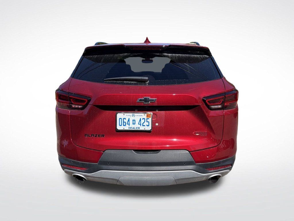 Used 2024 Chevrolet Blazer LT FWD image 7