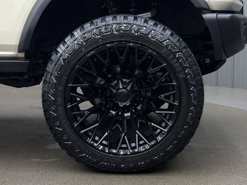 Used 2025 Ford Bronco Badlands AWD/4WD image 9