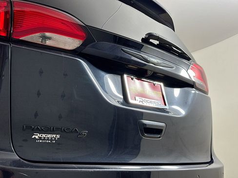 Certified 2020 Chrysler Pacifica Touring w/ S Appearance Package image 21