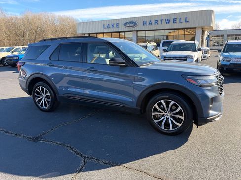 Used 2025 Ford Explorer ST-Line image 2