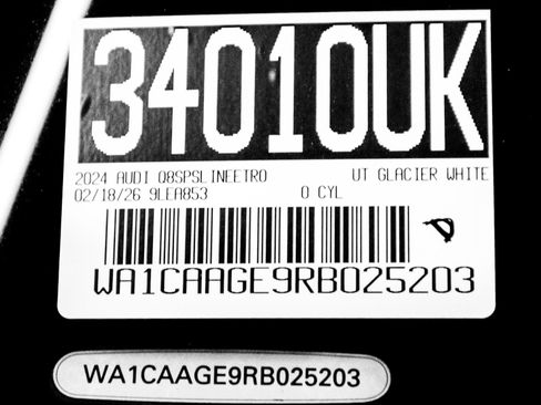 Used 2024 Audi Q8 e-tron Premium Plus image 32