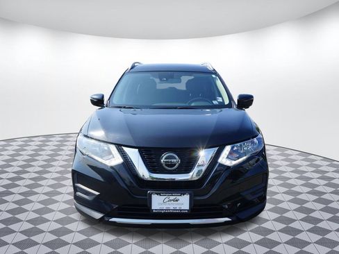 Used 2019 Nissan Rogue SV image 2