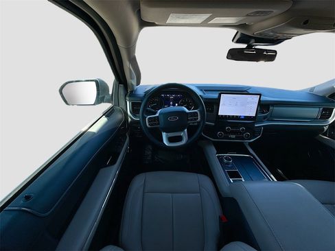 Used 2024 Ford Expedition XLT image 23