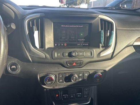 Used 2020 GMC Terrain SLE w/ Driver Convenience Package FWD image 9