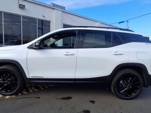 Used 2023 GMC Terrain SLT w/ Elevation Edition image 5