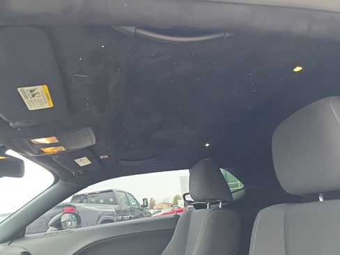 Used 2018 Dodge Challenger SXT w/ Performance Handling Group image 11