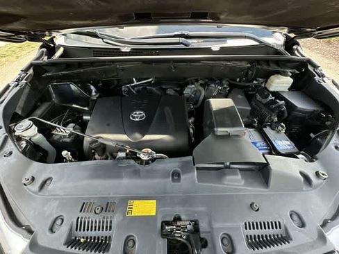 Used 2019 Toyota Highlander XLE AWD/4WD image 28