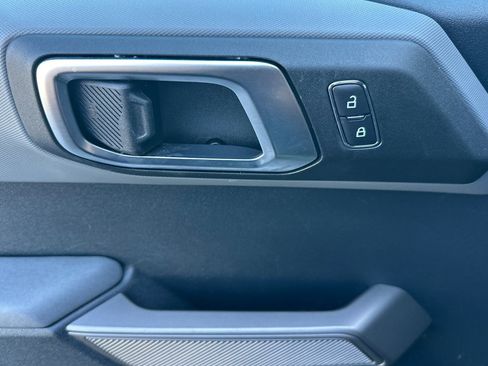 Used 2023 Ford Bronco Black Diamond w/ Sasquatch Package image 11